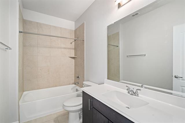 Building Photo - 812 Roxby Ct