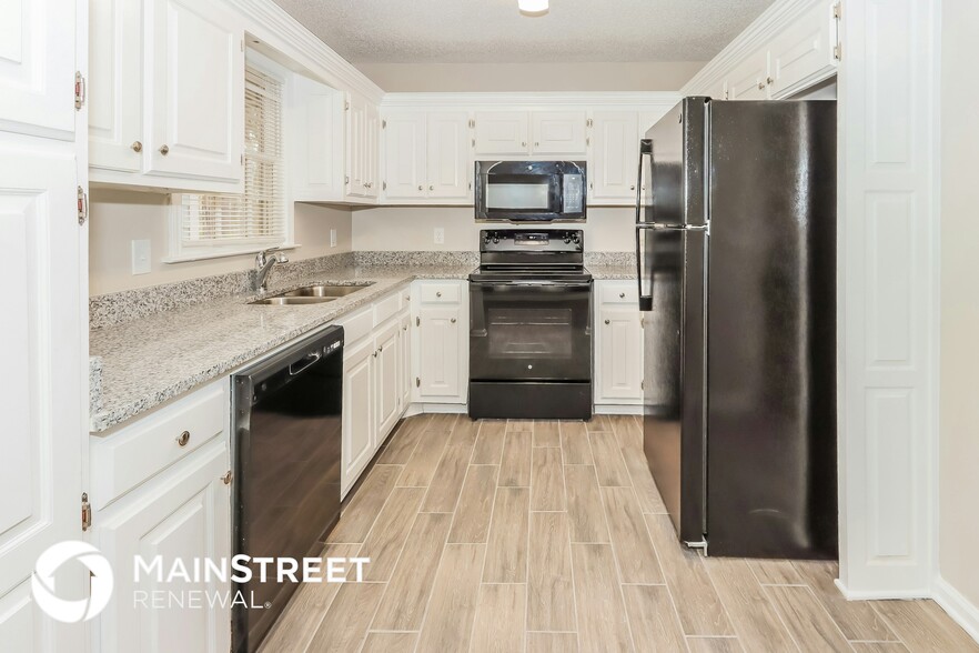 Building Photo - 170 Woodcrest Dr