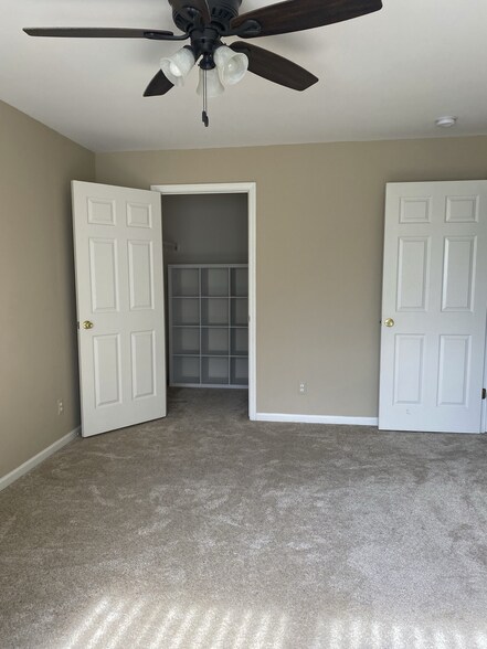 Building Photo - 46227 Baldwin Dr