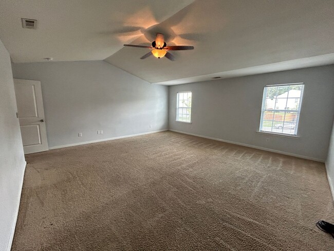 Building Photo - Beautiful 5 Bedroom Home in the Park Brook...