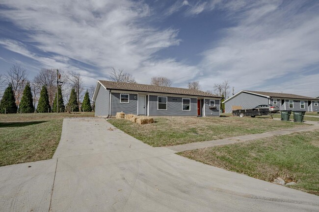 Building Photo - 1312 Farmingdale Dr
