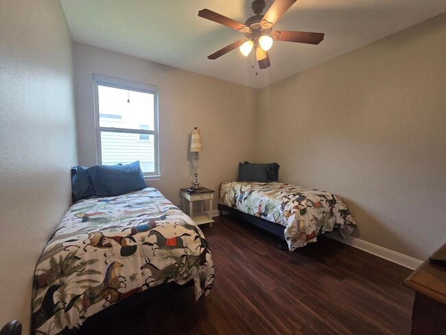 Building Photo - Granite, Views & Furnishings Included!