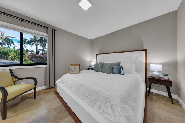 Building Photo - 616 Riviera Isle Dr