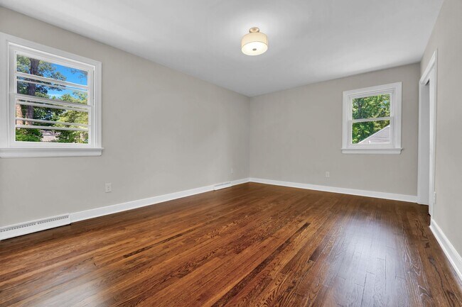 Building Photo - Beautiful Renovated 4 Bedroom 2.5 Bathroom Home for Rent!