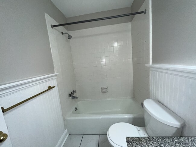 Building Photo - 1212 Schaub Dr