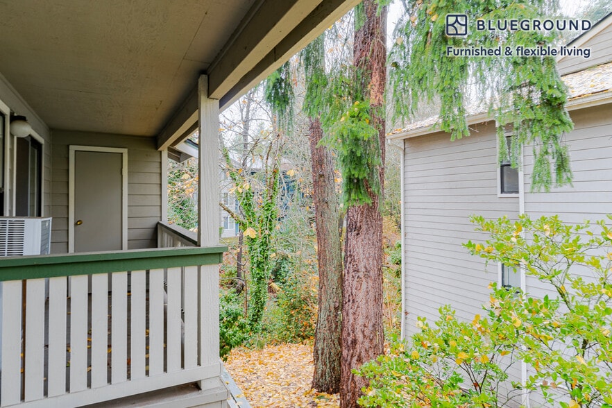 Building Photo - 15850 NE 40th St