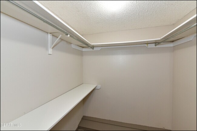 Building Photo - 5900 Mira Hermosa Dr