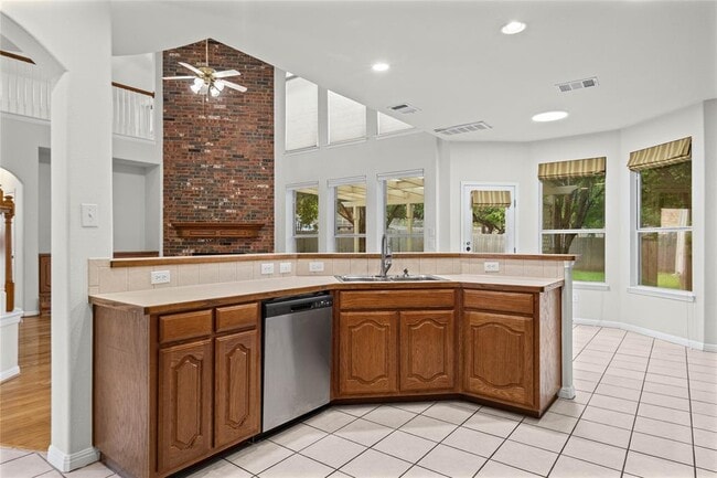Building Photo - 10700 Pointe View Dr