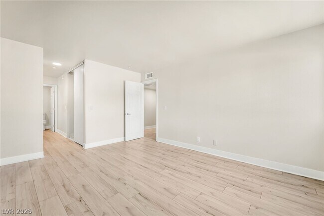 Building Photo - 1405 Vegas Valley Dr