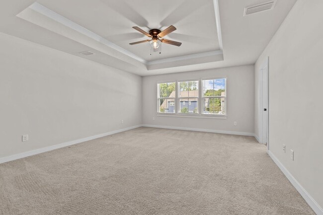 Building Photo - Luxurious 4-bed