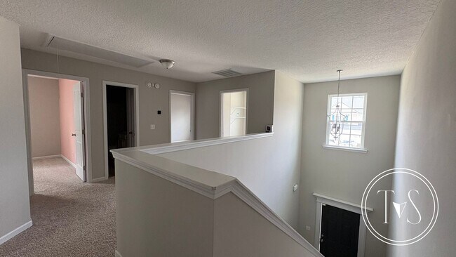 Building Photo - RATE DROP ALERT (was $2400/month) and SUMM...