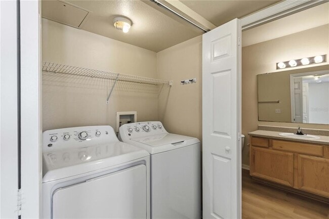 Building Photo - 1025 Villagio Cir