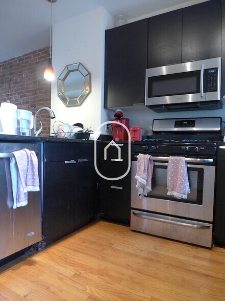 Building Photo - 15 Shepherd Ave