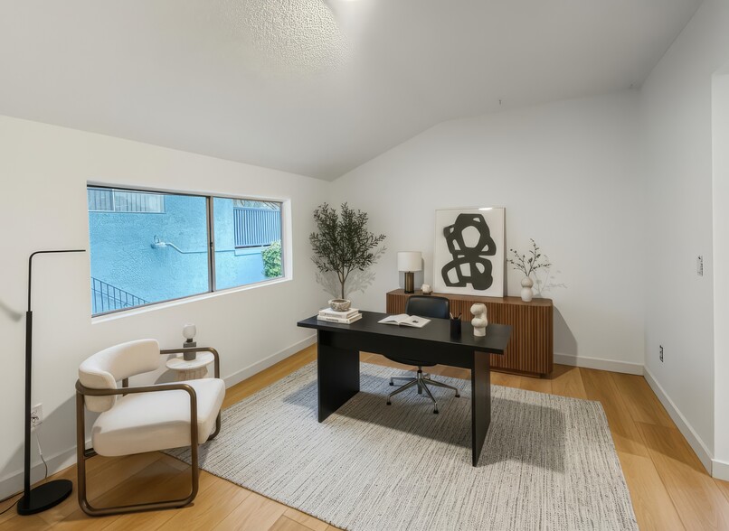 Virtually Staged - 727 E Tujunga Ave