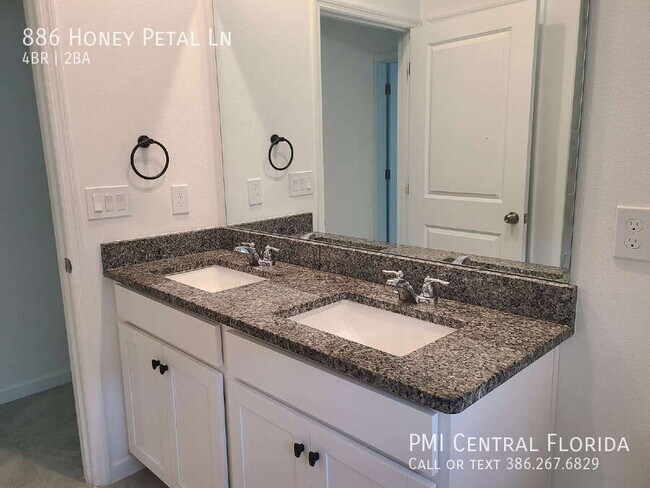 Building Photo - 886 Honey Petal Ln