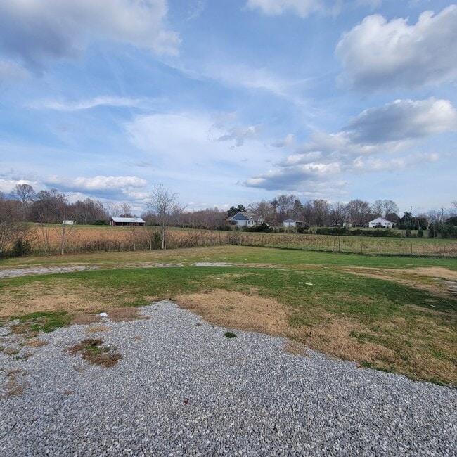 Building Photo - 3/2 Single Family- Full Unfinished Basement- Renovated House