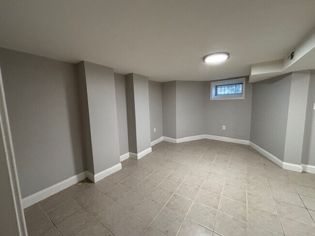 Building Photo - 2831 11th St NW