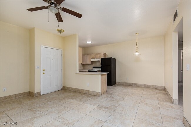 Building Photo - 5650 E Sahara Ave