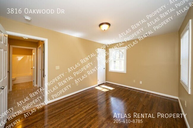 Building Photo - 3816 Oakwood Dr