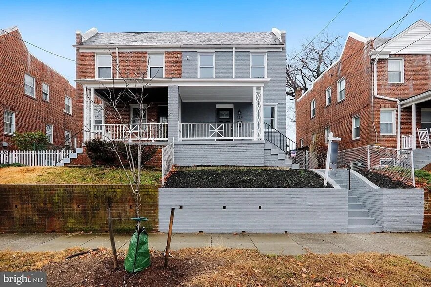 Building Photo - 724 Oneida Pl NW