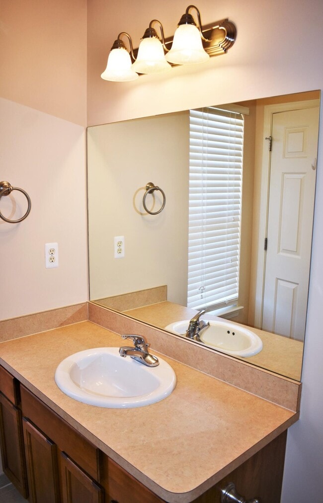 Building Photo - 609 Powell Dr