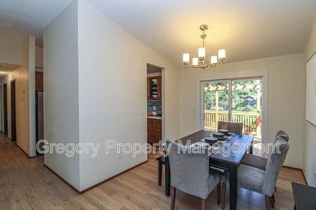 Building Photo - 16102 NE 107th Ct