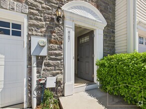 Building Photo - Available Now - Charming 4 Bedroom Home in...