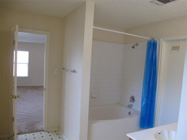 Building Photo - 2011 Jasper Ln