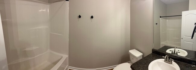 Building Photo - 104 Hooks Glenn Dr