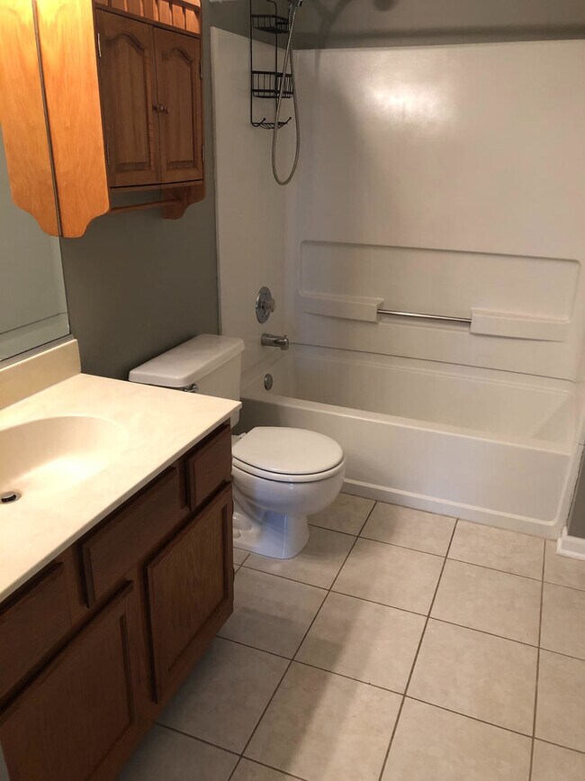 Building Photo - 1649 Estate Cir