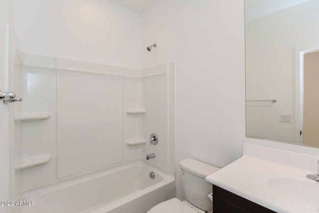 Building Photo - 4426 Greenleaf Dr