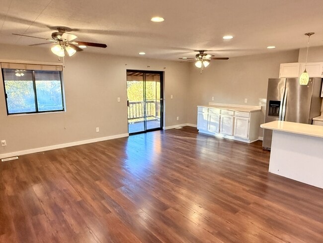 Building Photo - 7428 S 700 E