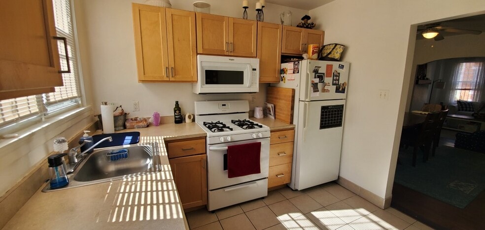 Building Photo - 1818 Montrose St