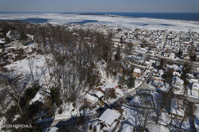 Building Photo - 94 Valley Ave