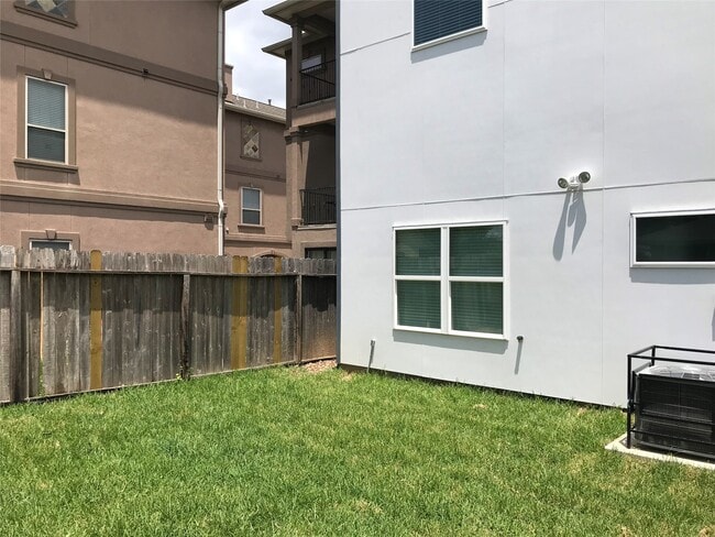 Building Photo - 1111 Edwards St