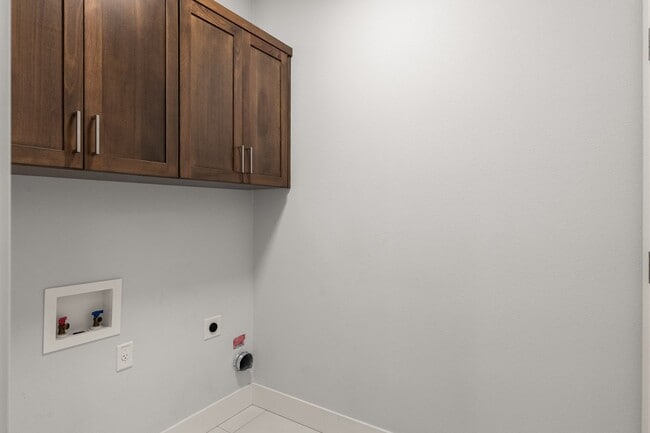 Building Photo - Stunning Single-Level 3-Bedroom, 2-Bath Home in Annand Heights