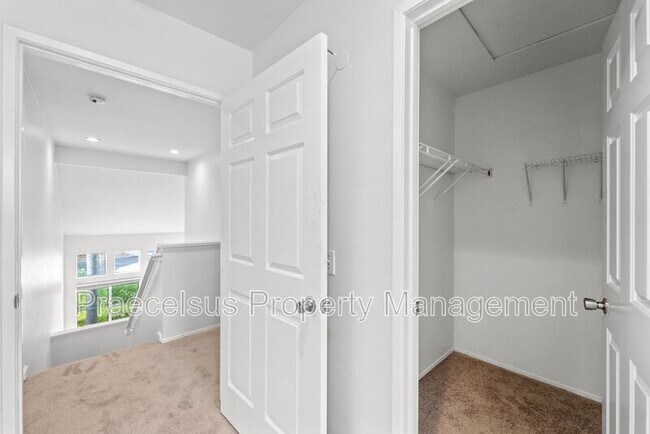 Building Photo - 1375 Callejon Palacios