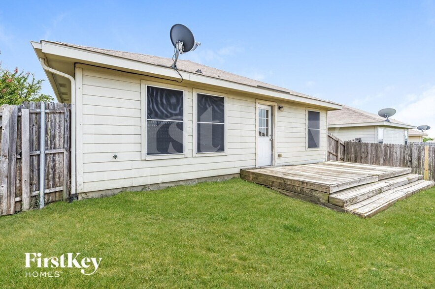 Building Photo - 2015 Angel Way