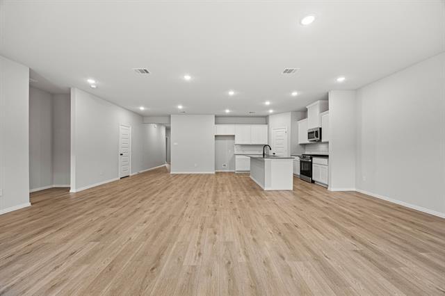 Building Photo - 3204 Royal Frst Dr