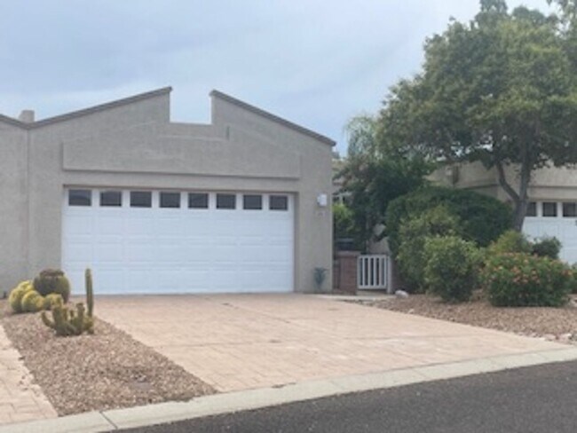 Building Photo - Tucson National Home on the Golf Course
