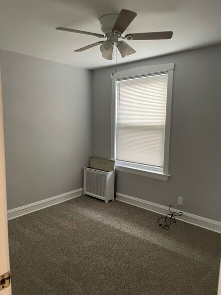 Building Photo - 4425 N Kenton Ave