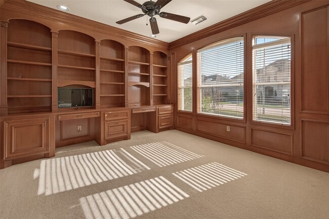 Building Photo - 2210 Bywater Dr