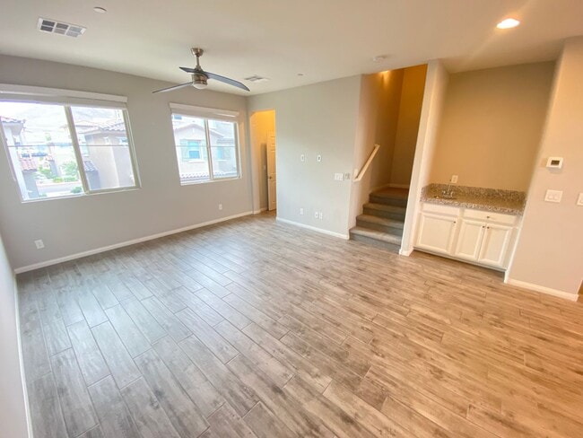 Building Photo - Gorgeous 3Bed/4Bath/2Car, 3-Story Townhome nestled in this beautiful Summerlin West Gated Communi...