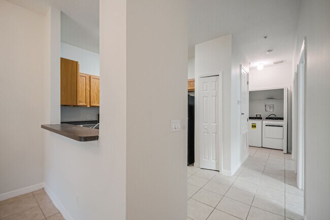 Building Photo - Spacious 3/2 Condo in the Gated Oakwater Community with Single Car Garage! Brand new carpets and ...