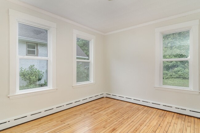 Building Photo - Charming 3 Bedroom | 1 Bathroom