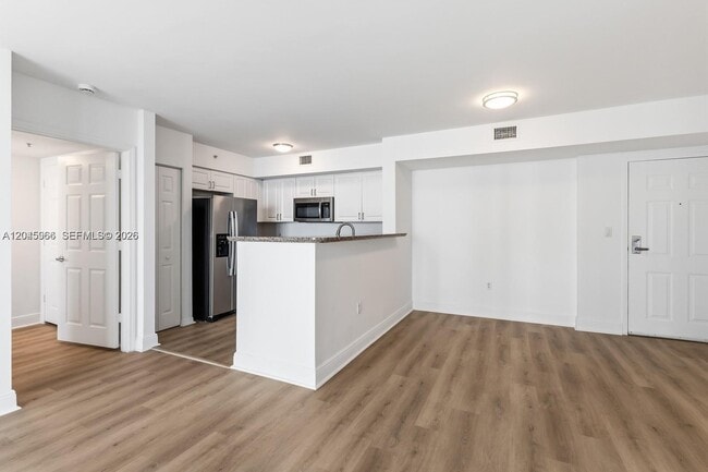 Building Photo - 1155 Brickell Bay Dr