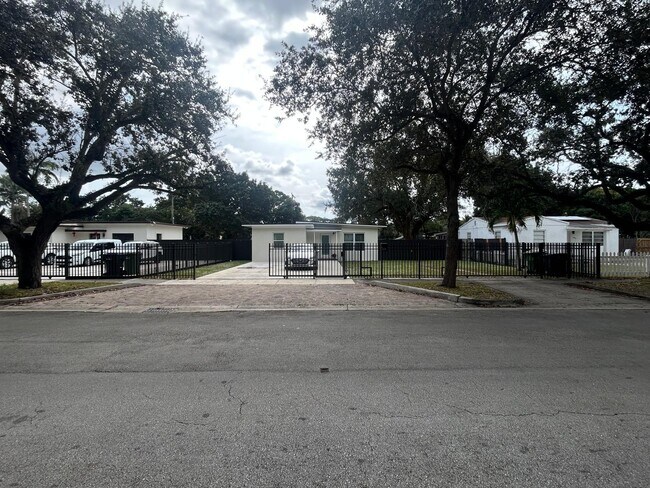 Building Photo - 1230 NW 125th St