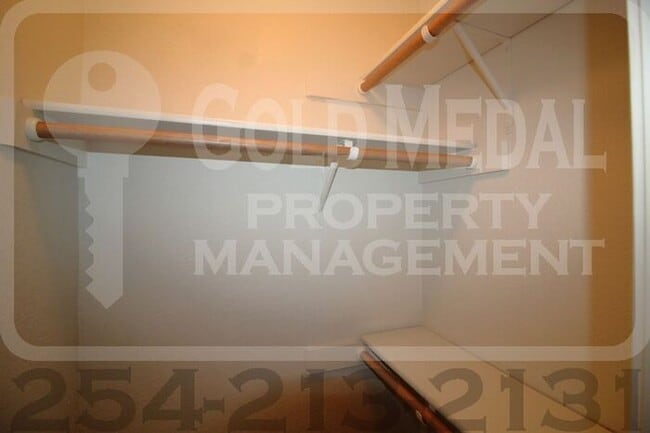 Building Photo - 306 Creek St – Unit C: Cozy Cove Living at...