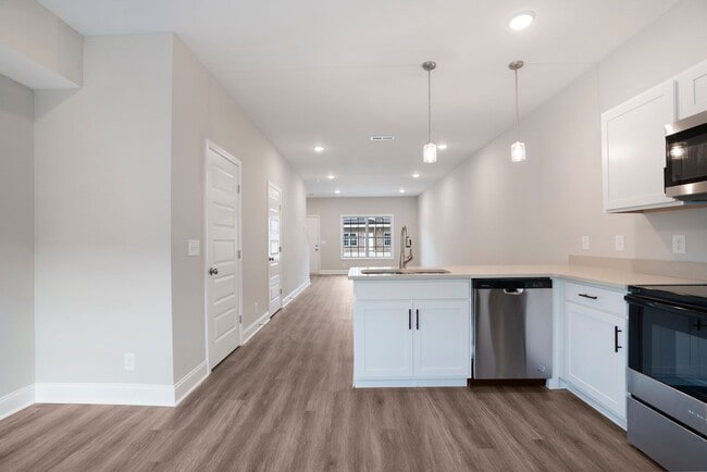 Building Photo - Excell Pointe 3 Bedroom Townhomes