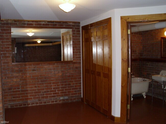 Building Photo - 47 E Willis St